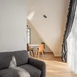 B27 Apartment *