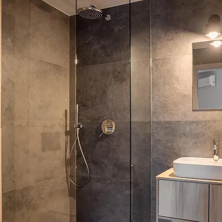 B27 דירה זקופאנה